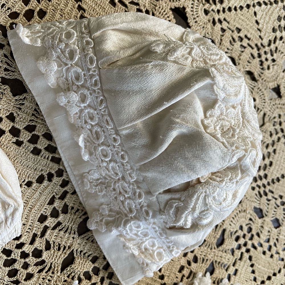 Vintage Handmaiden Ivory Silk Baby Outfit 3 piece Set Top Bloomers & Hat 6M - Picture 9 of 12
